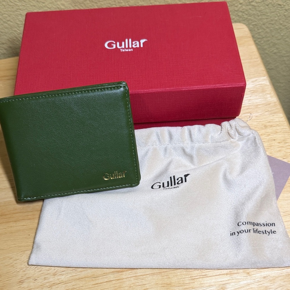 NIB GULLAR  Green Leather Bifold Wallet for Men